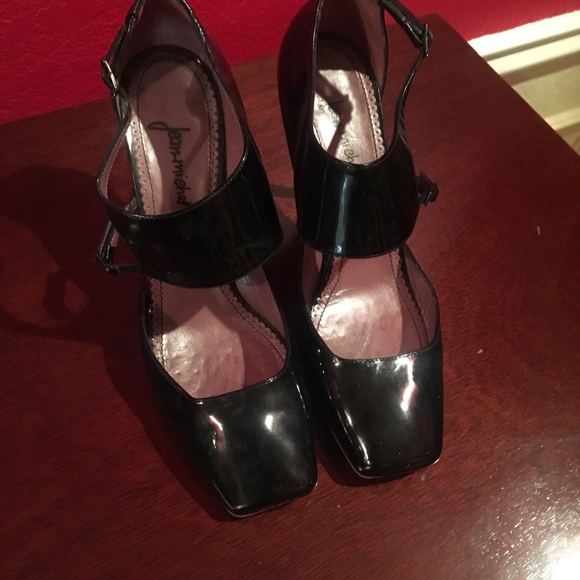 Women shoes - Picture 1 of 6